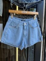 MARCIA short con tachas y avertura